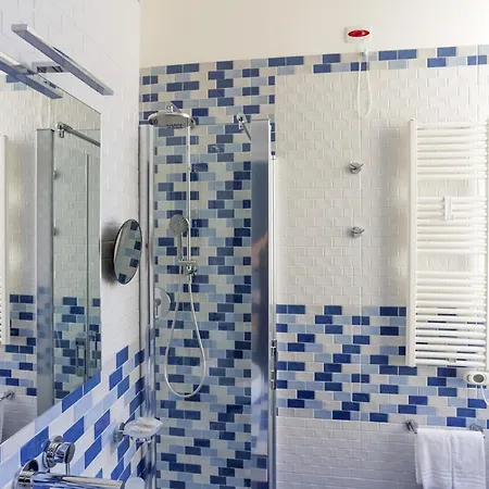 V10 - Vanvitelli 10 4* Неаполь